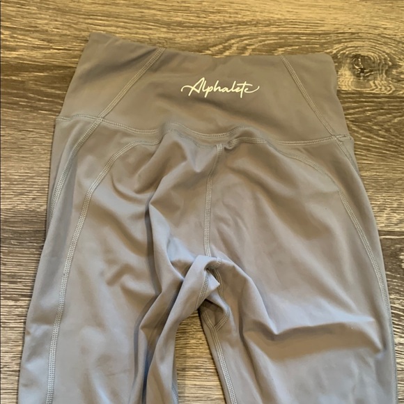 Alphalete Pulse Surge leggings in silver sky colour - Picture 4 of 4